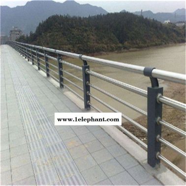 新闻:广东梅州桥梁防撞支架耐腐蚀易安装