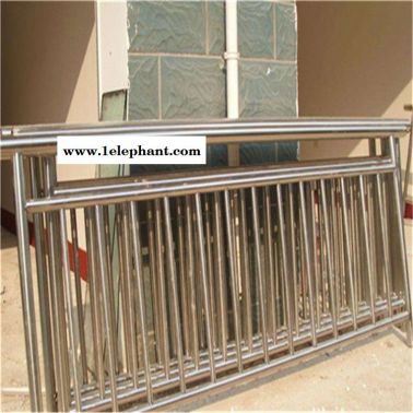 新闻:四川自贡路桥护栏的特点