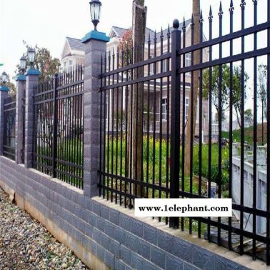 优质现货镀锌围墙防护栏 肇庆公园护栏价格 佛山项目隔离围栏