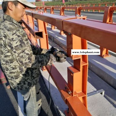 山东神龙专业生产各种桥梁护栏，防撞护栏，不锈钢复合管护栏，不锈钢护栏，灯光护栏