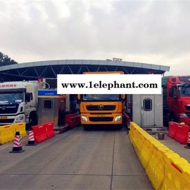 三孔滚塑水马高速公路水马耐撞性能强 高速公路船型防撞墩