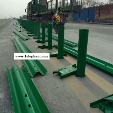 广西河池波形护栏防撞护栏护栏板热镀锌护栏高速公路防撞护栏