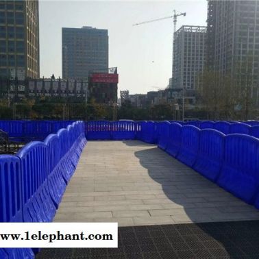 交通安全水马拒马防撞栏厂家 大型活动现场区域内警示围档 塑料防撞墙