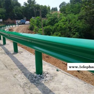 吉林通化公路波形梁护栏板三波护栏板报价