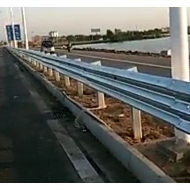 安徽滁州定远县公路波形护栏板厂家价格
