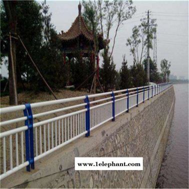 新闻:广东河源不锈钢复合管道路护栏好质量无污染
