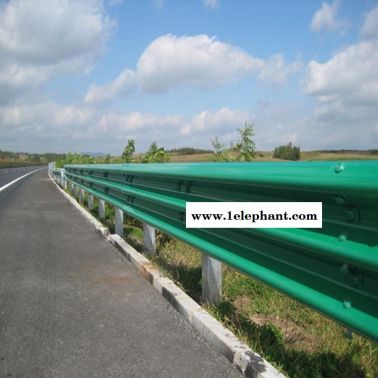 交通安全设施高速公路喷塑波形梁护栏桥梁隔离护栏 波形梁钢护栏