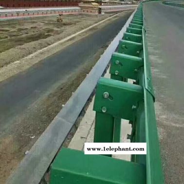 高速公路安全护栏板 防撞安全设施 公路安全三波喷塑护栏板
