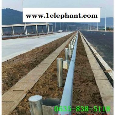 公路喷塑波形防撞护栏板凤县工程安装