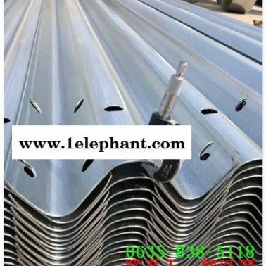 公路镀锌波形防撞护栏板大足生产厂家