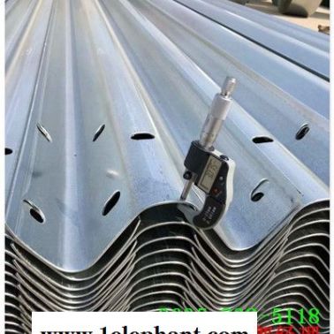 三波喷塑高速护栏板管城回族厂家