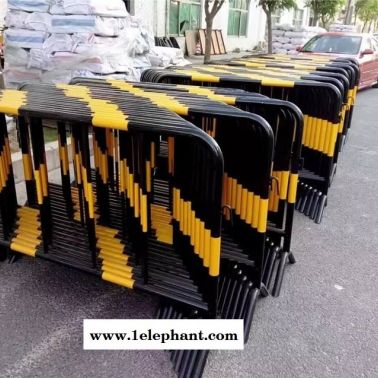深圳龙岗区铁马护栏做的好的厂家建筑施工铁马护栏市政护栏路易通专供
