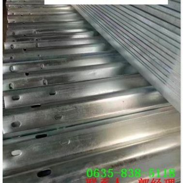 修武县三波镀锌高速护栏板工程安装