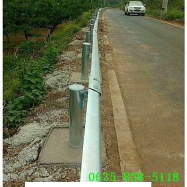 公路镀锌波形防撞护栏板文山市多少钱一米