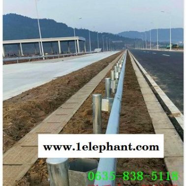 宝鸡市渭滨区公路喷塑波形防撞护栏板厂家直销