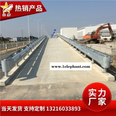 福建平潭锌钢公路波浪型防护栏厂家高速公路防撞栏定制安装