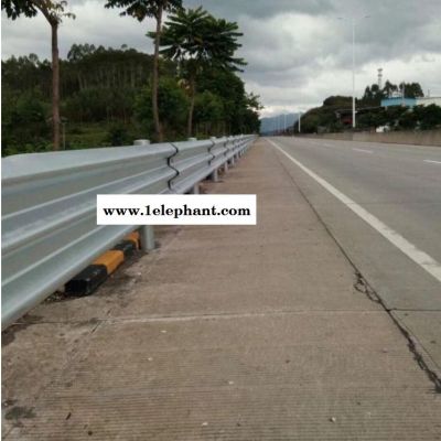 波形护栏板多少钱一米 河南防撞护栏板厂家图1