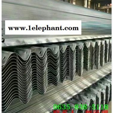 三波镀锌高速护栏板永清县多少钱一米