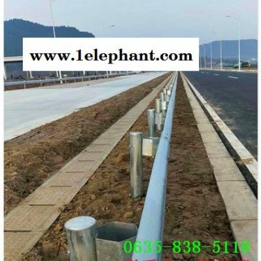 公路喷塑波形防撞护栏板洛浦县工程安装