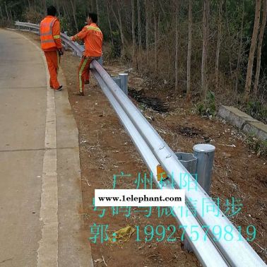 云南高速公路防护栏波形护栏厂家道路隔离栏安装