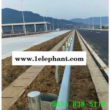 公路喷塑波形防撞护栏板洛隆县生产厂家