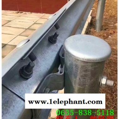 公路镀锌波形防撞护栏板景县工程安装