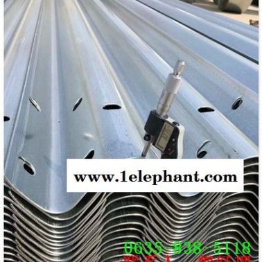 三波镀锌高速护栏板盐津县多少钱？