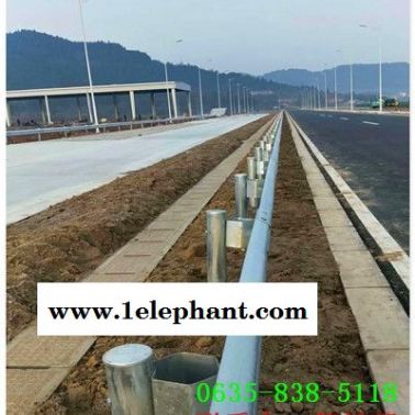 甘孜县二波喷塑防撞高速护栏板制造厂家