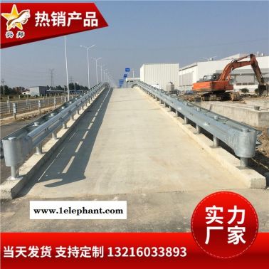 福建平潭锌钢公路波浪型防护栏厂家高速公路防撞栏定制安装