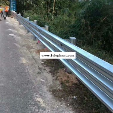 现货供应湖北黄石襄阳荆州喷塑护栏板 波形护栏板 高速公路乡村公路护栏