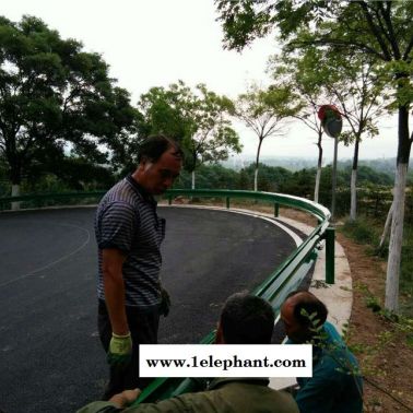 【厂家直销】波形钢护栏 安全护栏板 云南 贵州可施工安装