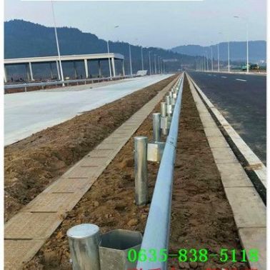 三波喷塑高速护栏板苏尼特左旗报价报价