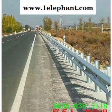 公路镀锌波形防撞护栏板威信县工程安装