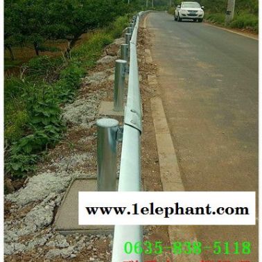 三波镀锌高速护栏板榕城工程安装