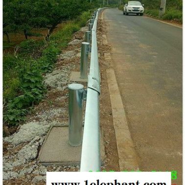 三波喷塑高速护栏板蓬莱多少钱一米