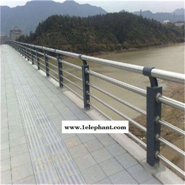 资讯:石嘴山防撞栏杆价格大型厂家