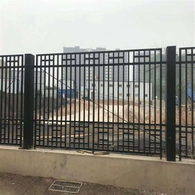 金属护栏多少钱一米 围墙栏杆间距 深圳铁艺栅栏成品出货