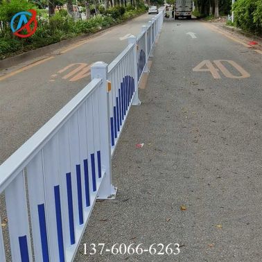 顺德道路护栏安装 南沙公路中间隔离栏杆 广州市政护栏图片