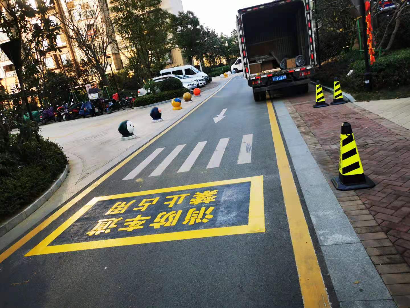 苏州仓库划线、厂区道路划线、厂区停车场划线、车位划线图2
