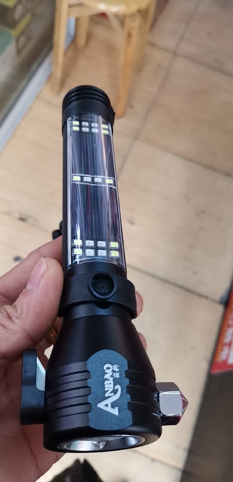 强光手电筒超亮远射可充电LED灯户外家用充电式图5