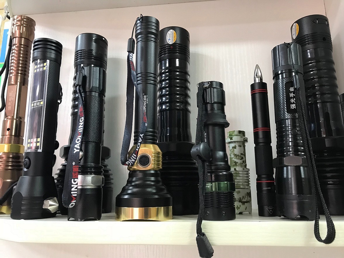 强光手电筒超亮远射可充电LED灯户外家用充电式图4