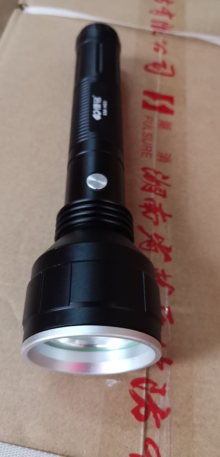 强光手电筒超亮远射可充电LED灯户外家用充电式图8