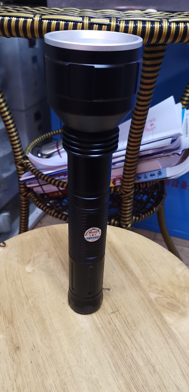 强光手电筒超亮远射可充电LED灯户外家用充电式图7