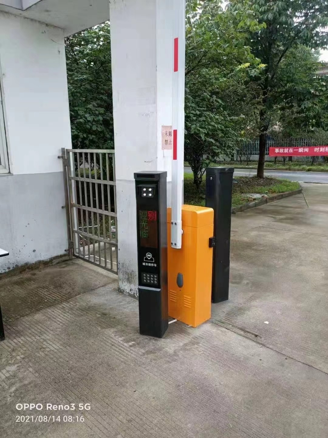 500万高清识别相机无人值守停车场系统图3