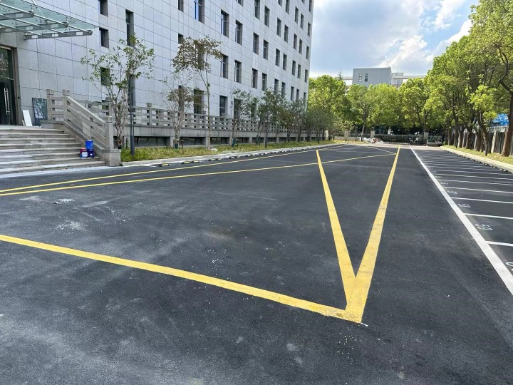 苏州昆山厂区出入口划线 苏州工厂人行道划线 厂区道路标线图2