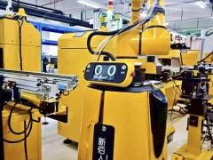 “机器工人派遣服务商”新佰人第100台机器工人上岗